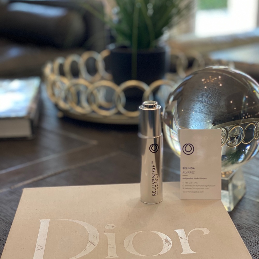 Monat rejuveniqe oil